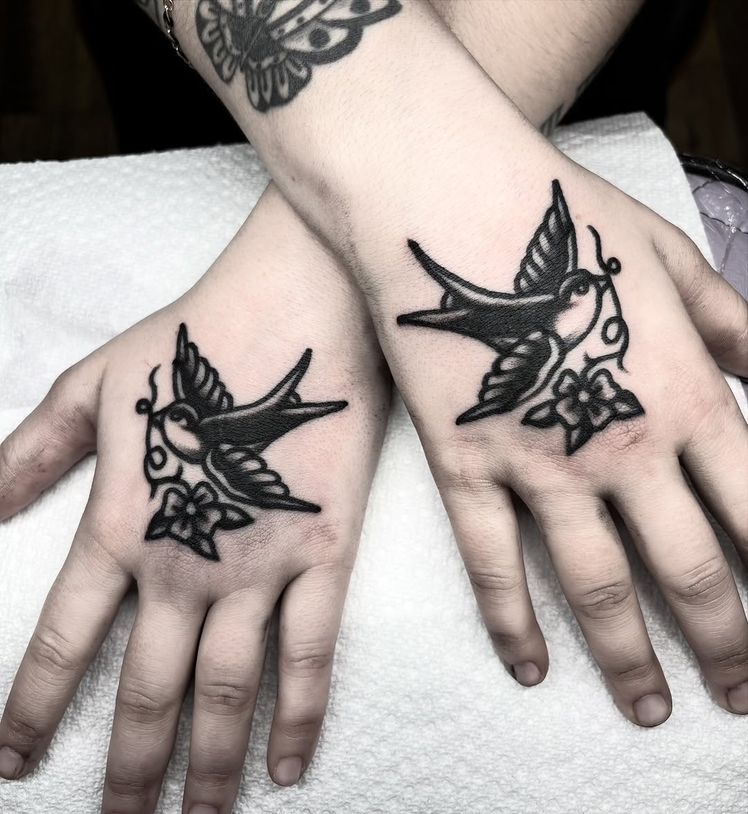 Tattoo by @chavolui_tattoos — american_traditional, blackwork