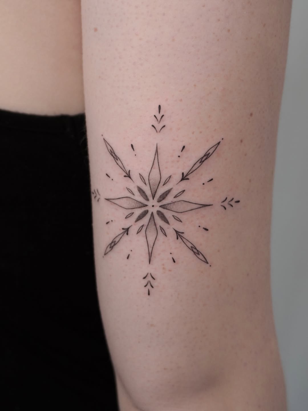 Tattoo by @ayalas._.ink — fine_line, geometric