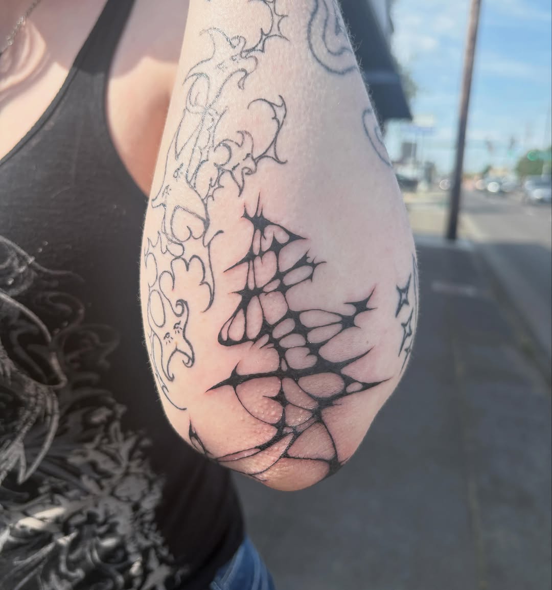 Tattoo by @lifeiscitrus — blackwork