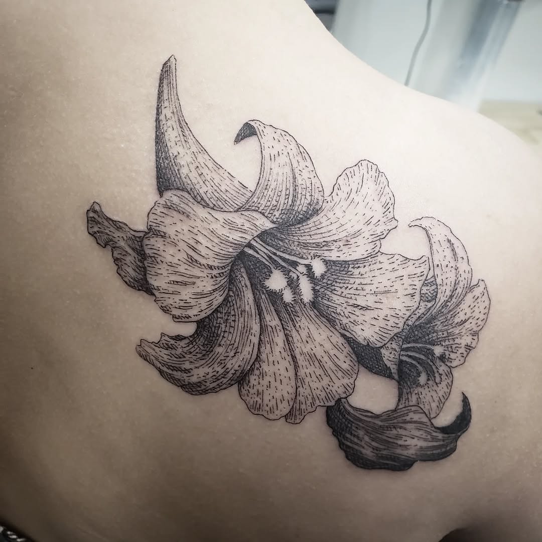 Tattoo by @kritrv — dotwork, illustrative