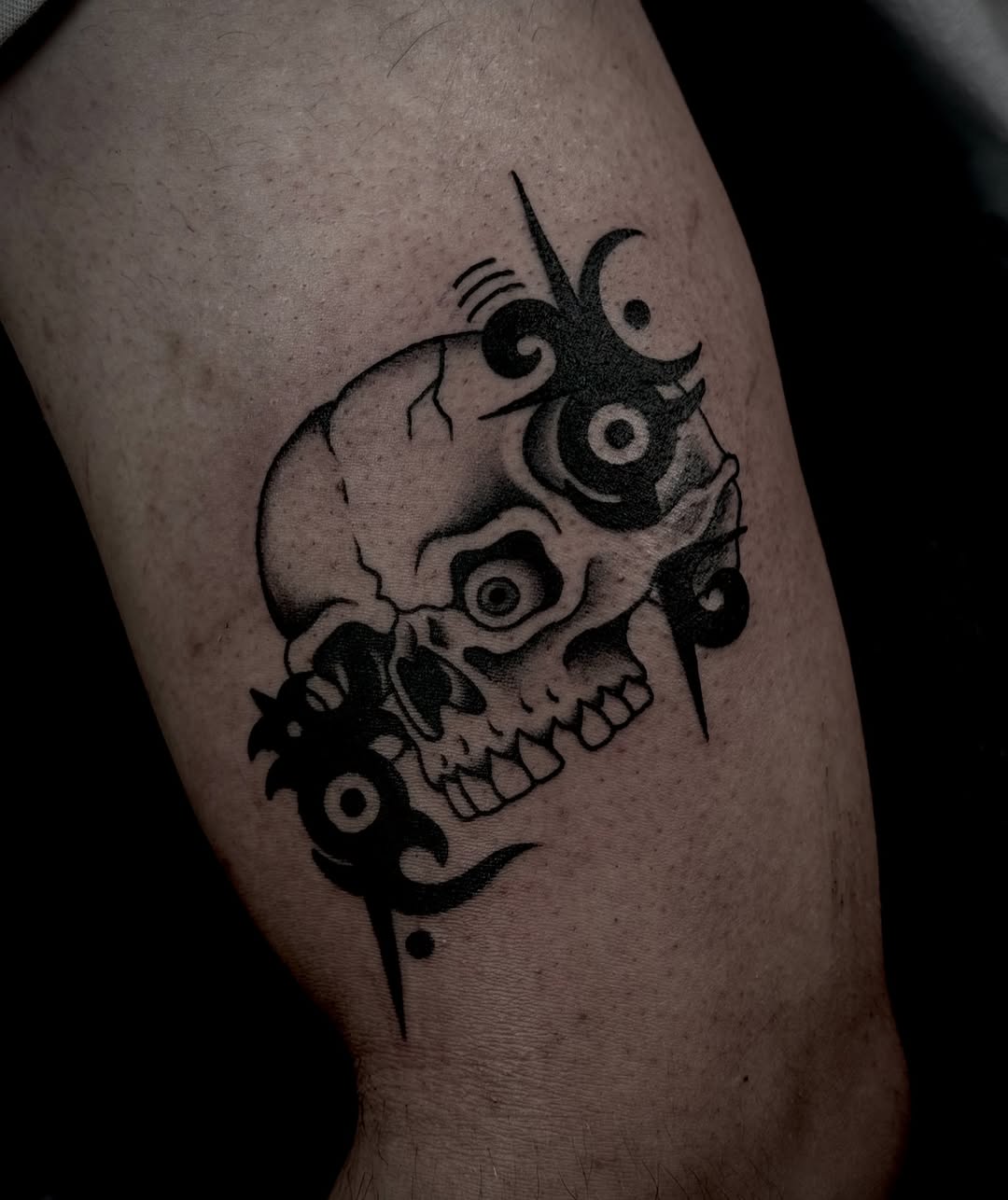 Tattoo by @tatslingingslasher — blackwork