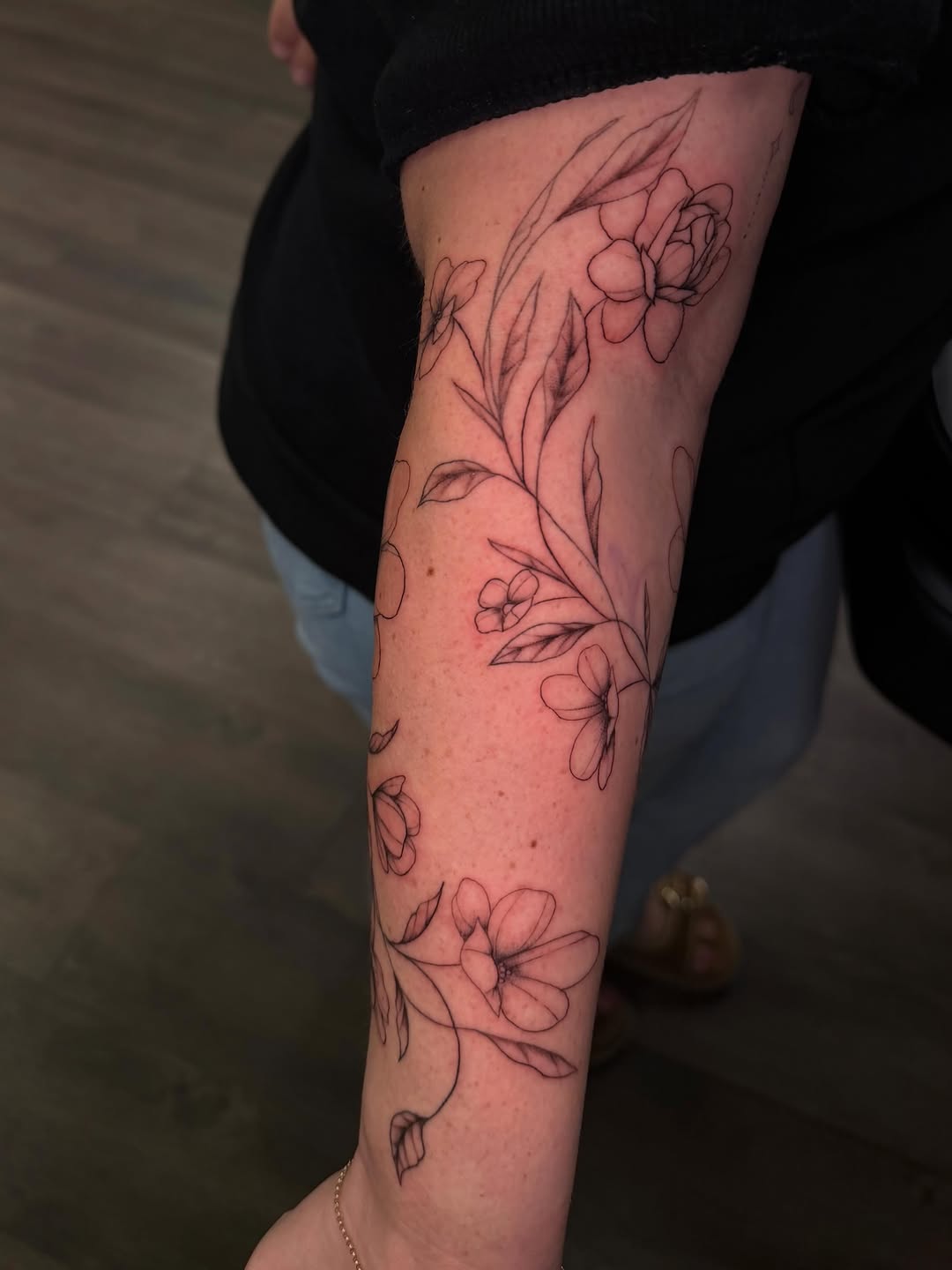 Tattoo by @izzyinktattoos_ — fine_line