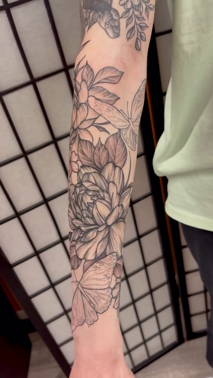 Tattoo by @kreidtattoo — fine_line, japanese_irezumi