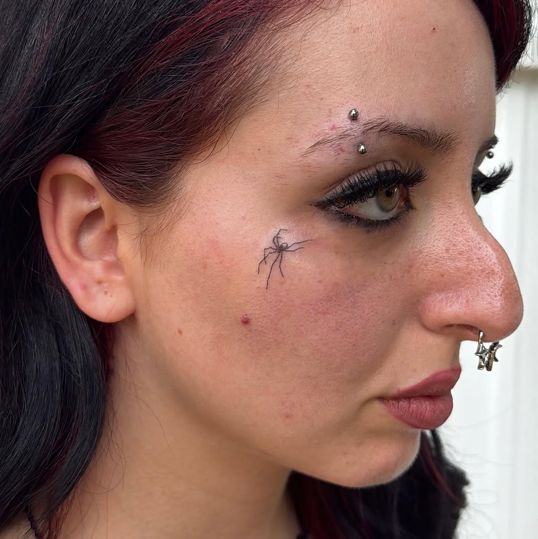 Tattoo by @springgreenes — fine_line