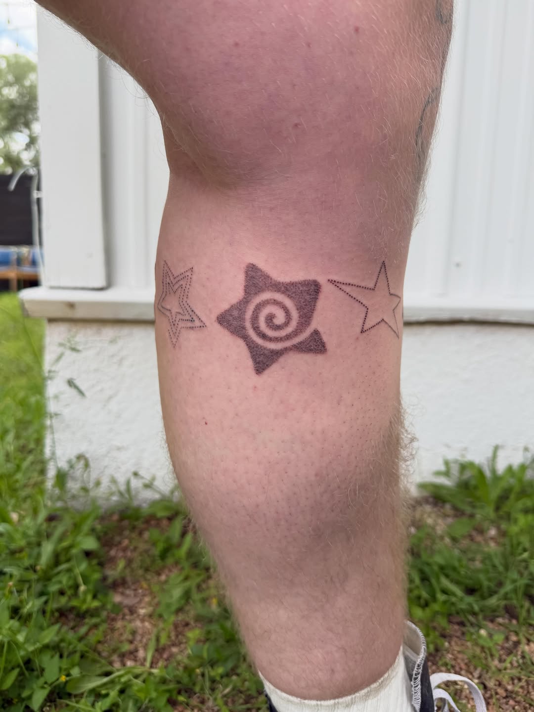 Tattoo by @springgreenes — dotwork, minimalist