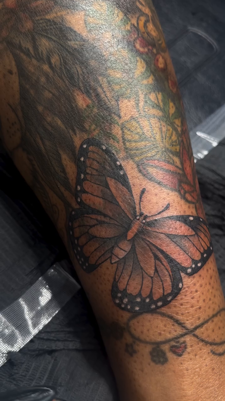 Tattoo by @hwa.ink — illustrative, realism