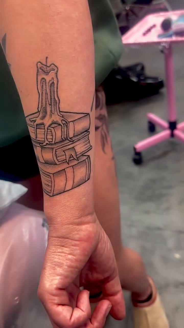 Tattoo by @queenieink โ fine_line
