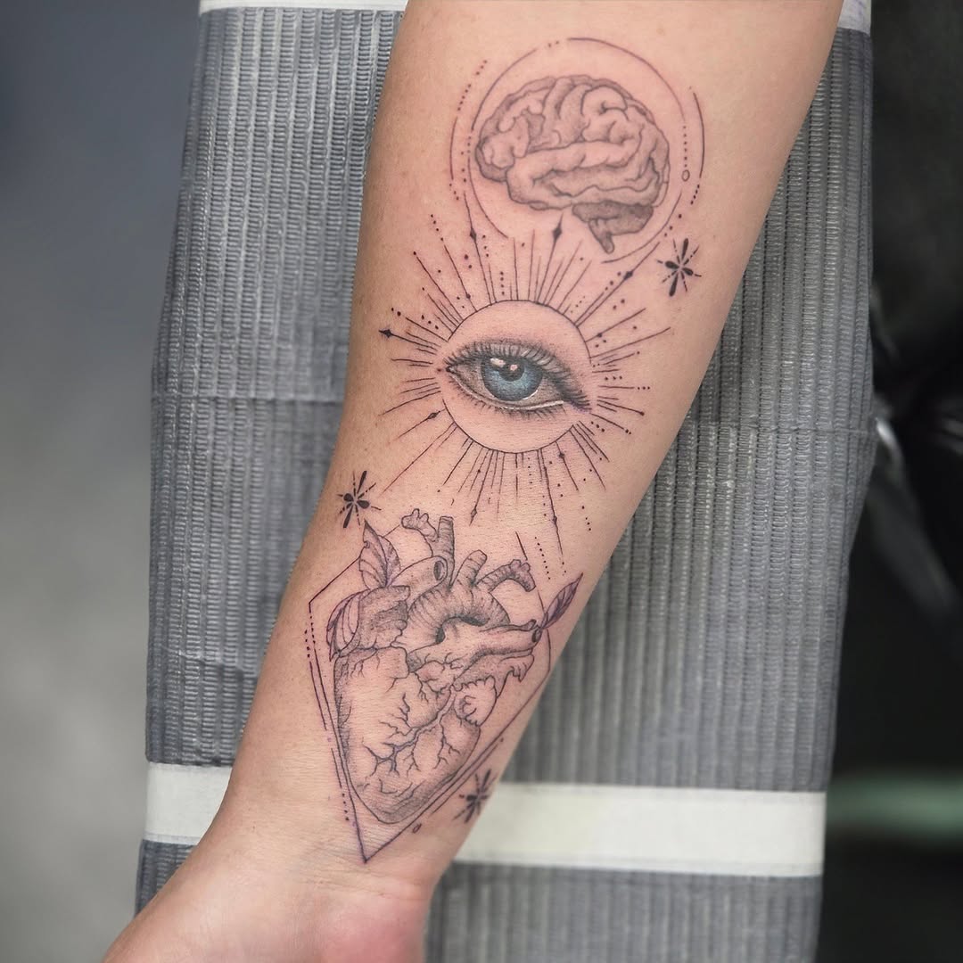 Tattoo by @robg_lovertattoos โ black_and_grey