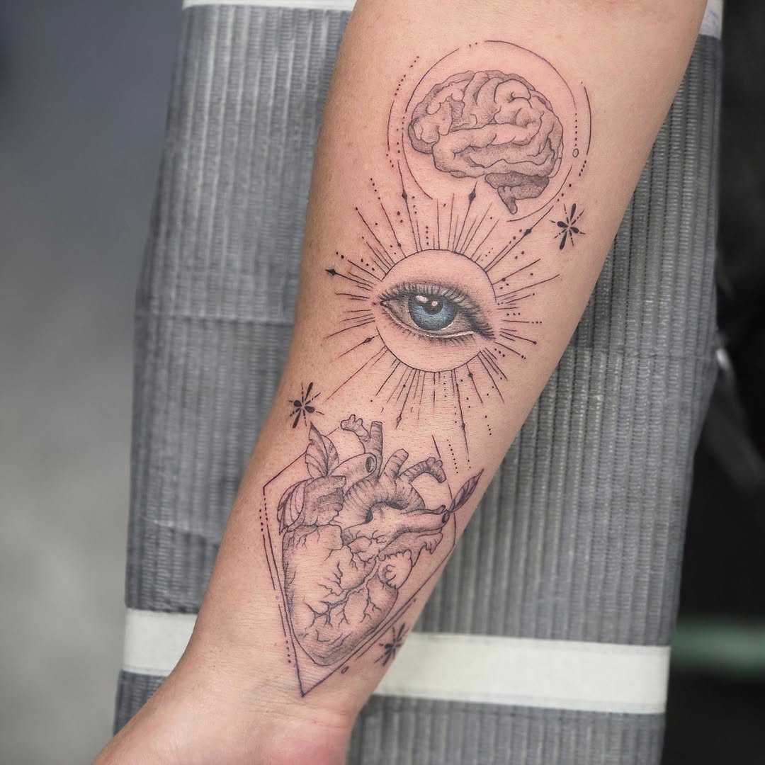 Tattoo by @robg_lovertattoos โ fine_line