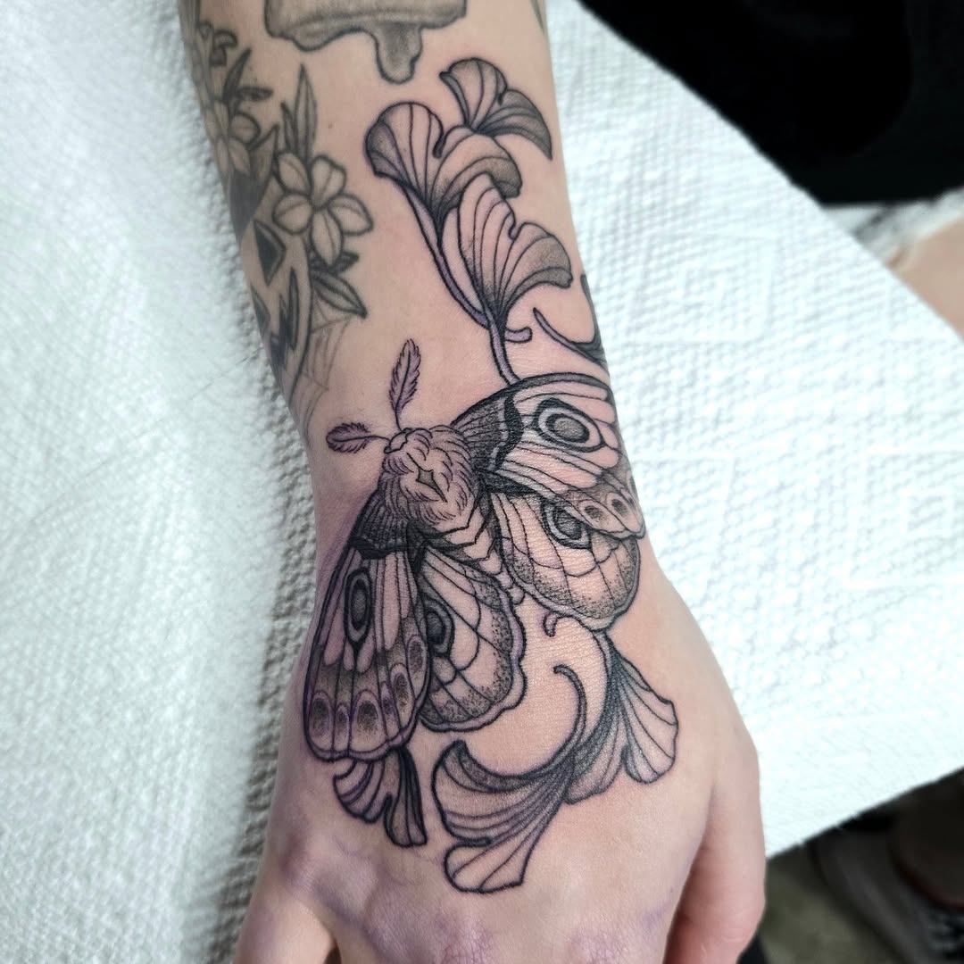 Tattoo by @amhinrichs — black_and_grey