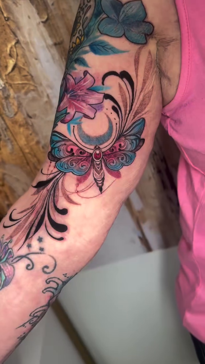 Tattoo by @nataly_fierro_art — fine_line, ornamental
