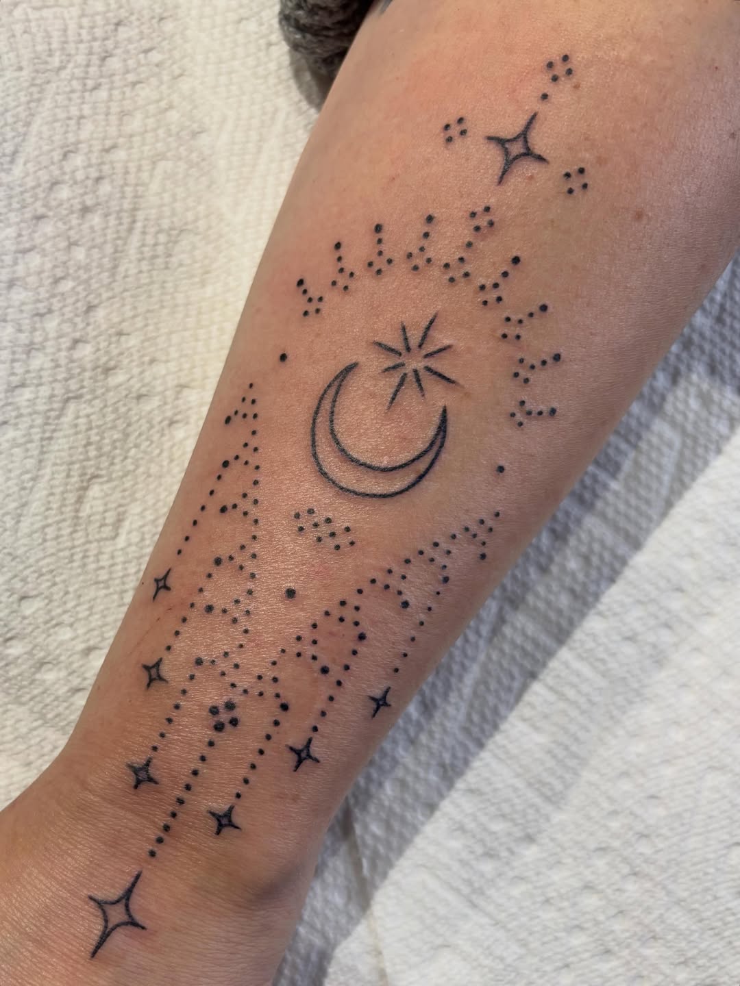Tattoo by @threeofdaggers — fine_line, dotwork