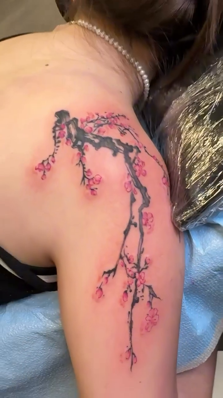 Tattoo by @disgracefultattoo — fine_line, japanese_irezumi