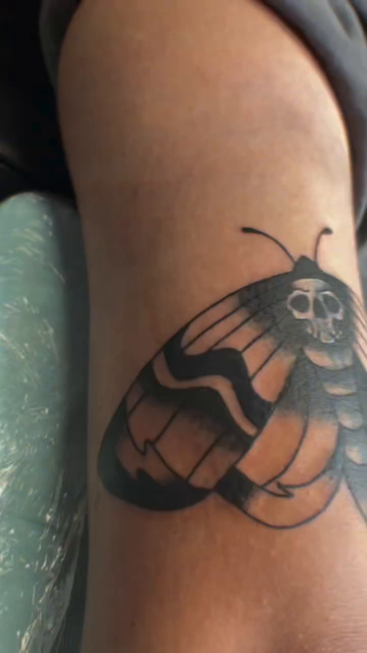 Tattoo by @saintsicaria — blackwork