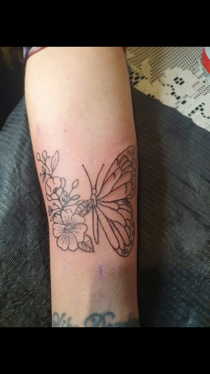 Tattoo by @artful_ink_permanently_yours โ fine_line