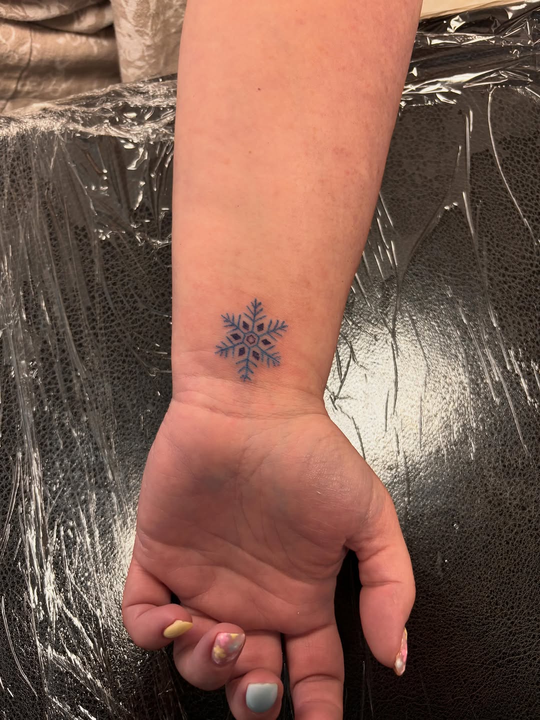 Tattoo by @thecolorqu33n — fine_line, geometric