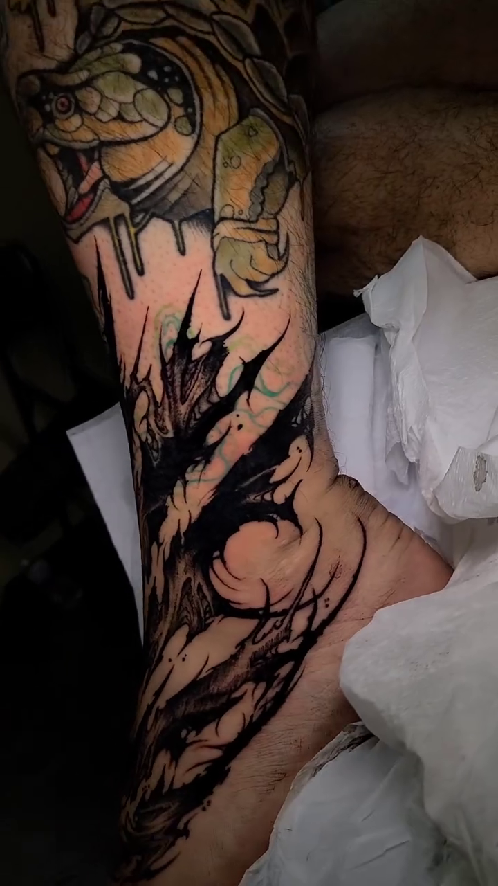 Tattoo by @boxofguts — japanese_irezumi, blackwork