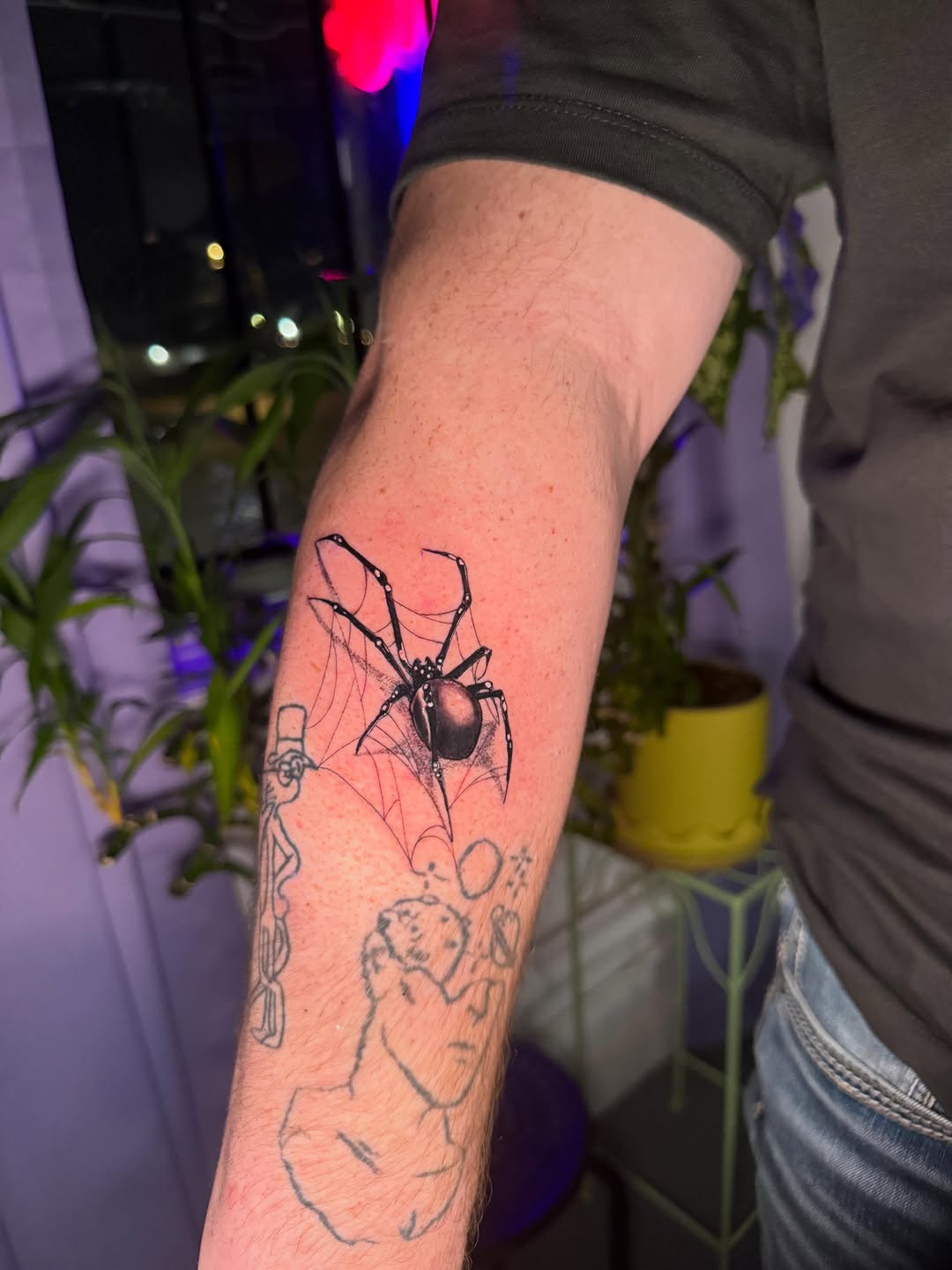 Tattoo by @_dotmx_ — black_and_grey, illustrative