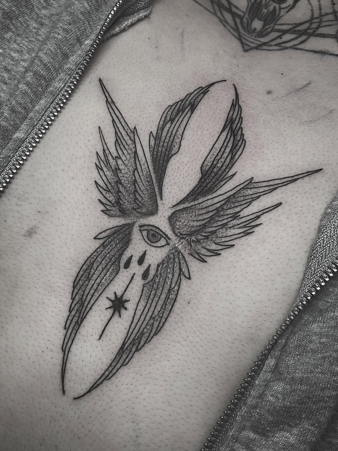 Tattoo by @stefany.m.p — illustrative, dotwork