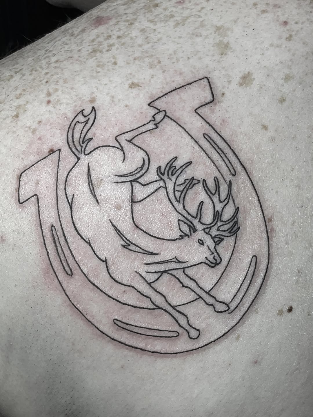 Tattoo by @stefany.m.p — illustrative, blackwork