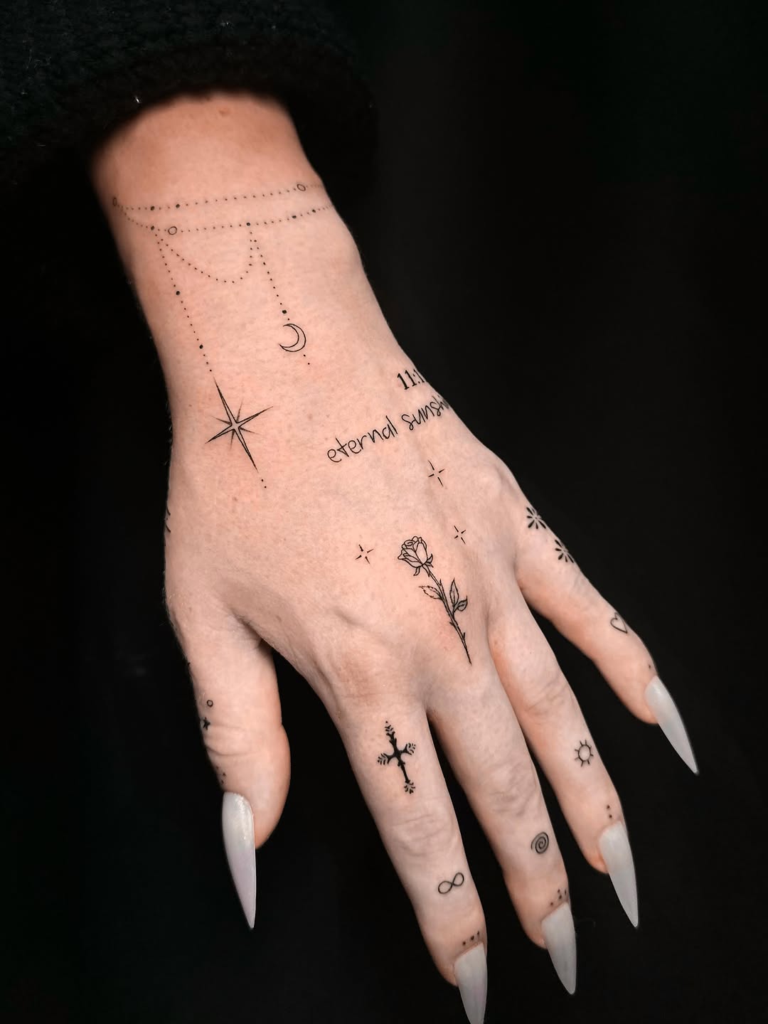 Tattoo by @inkedbyfrida โ fine_line, illustrative