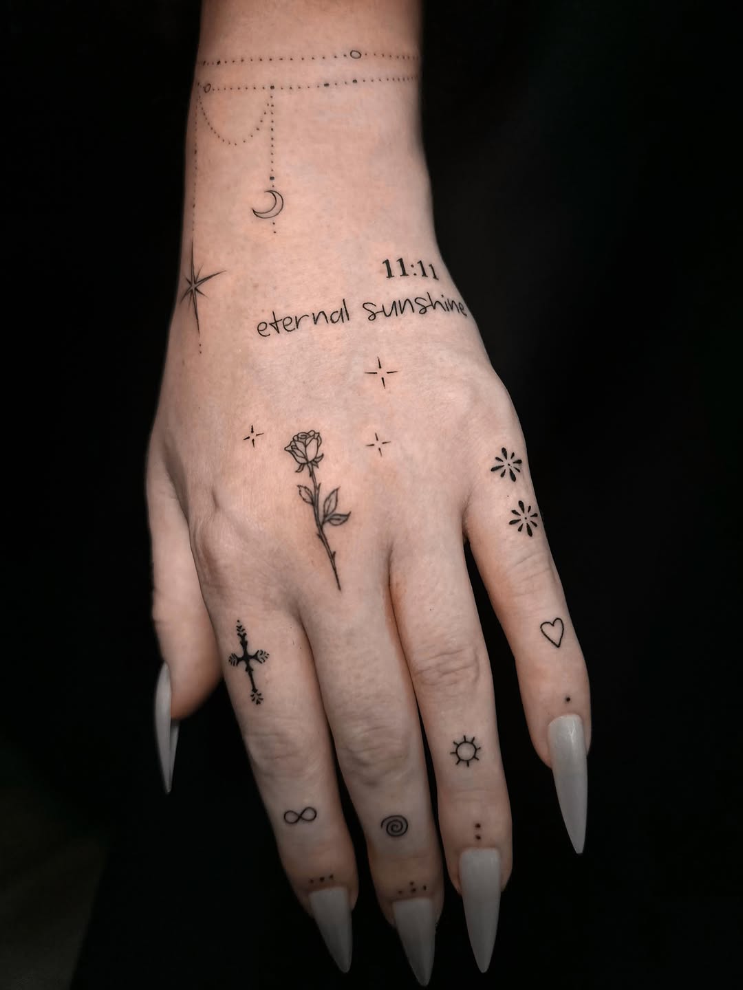 Tattoo by @inkedbyfrida โ fine_line, minimalist