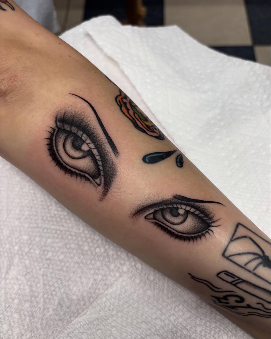 Tattoo by @marihposa — black_and_grey