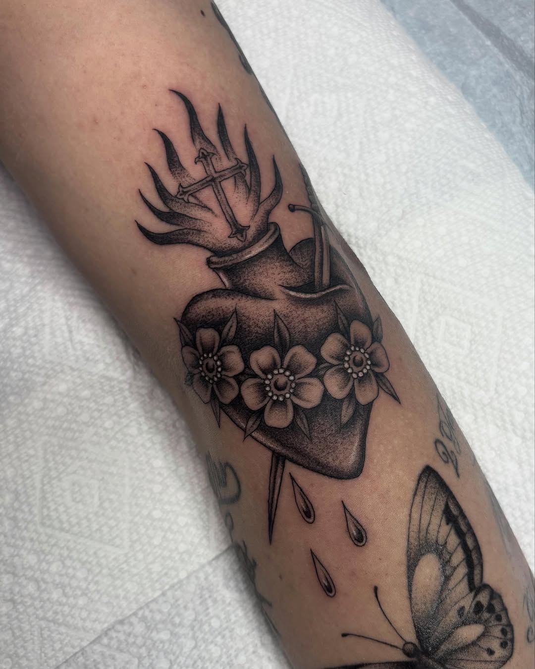 Tattoo by @marihposa — black_and_grey