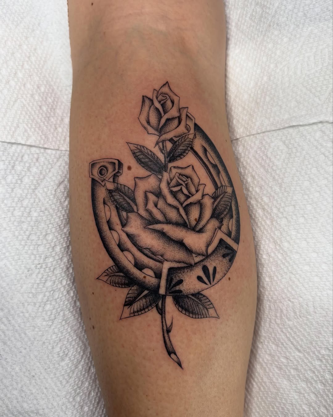Tattoo by @marihposa — black_and_grey
