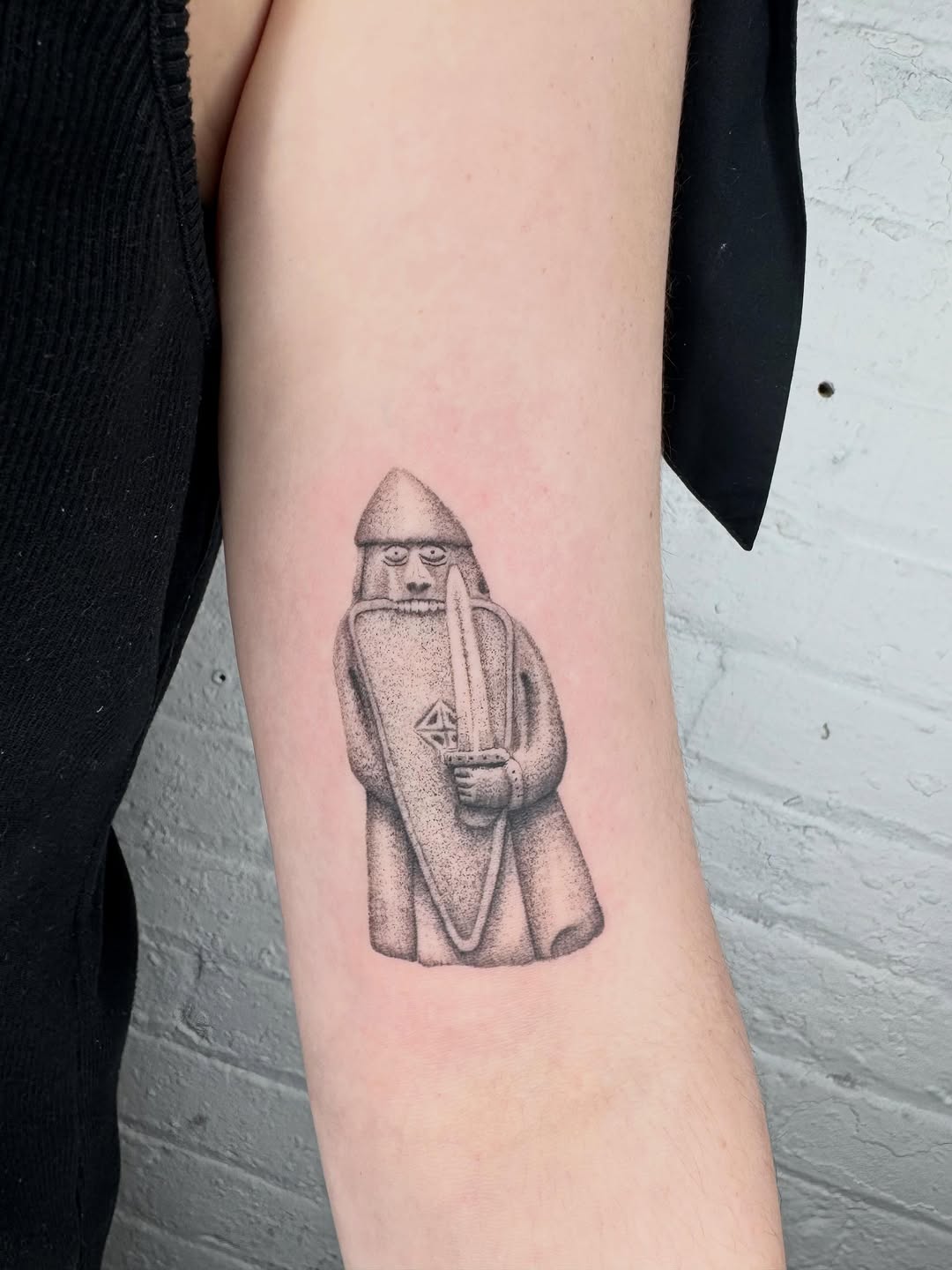 Tattoo by @el_kenny_ — illustrative, dotwork