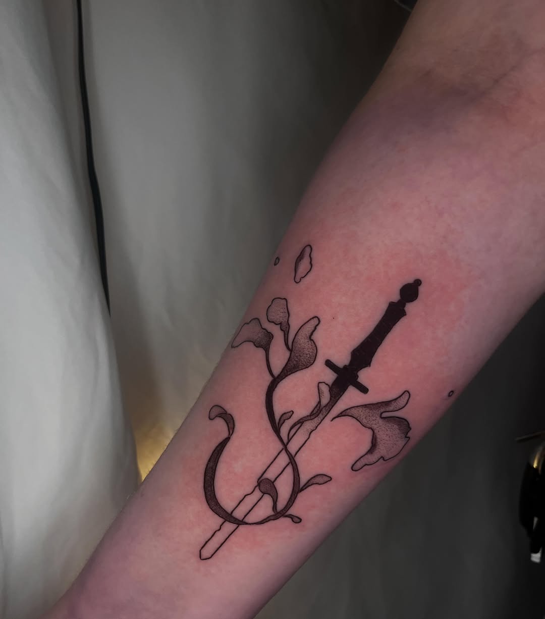 Tattoo by @pitypostcard โ fine_line, dotwork