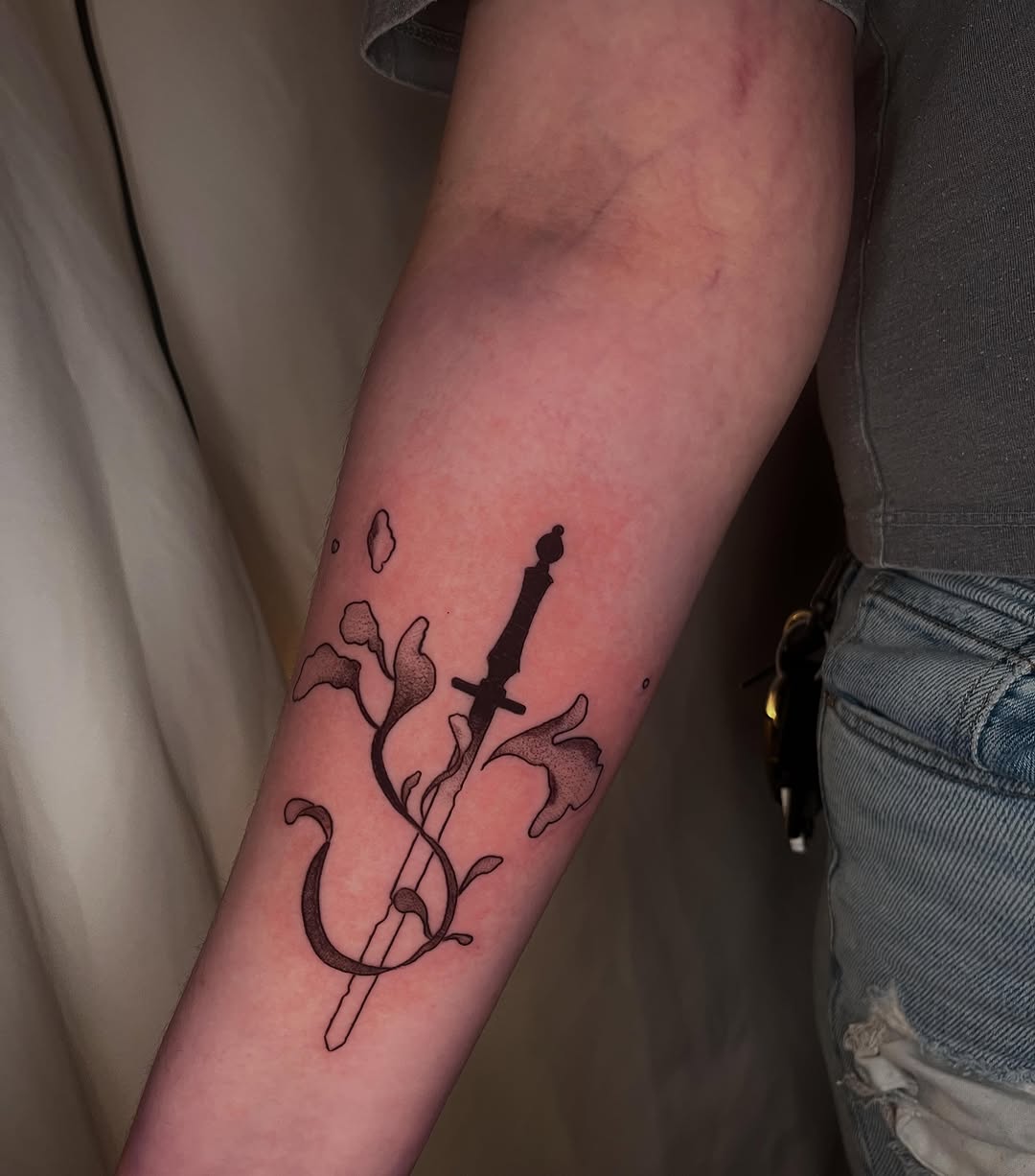 Tattoo by @pitypostcard โ blackwork, fine_line