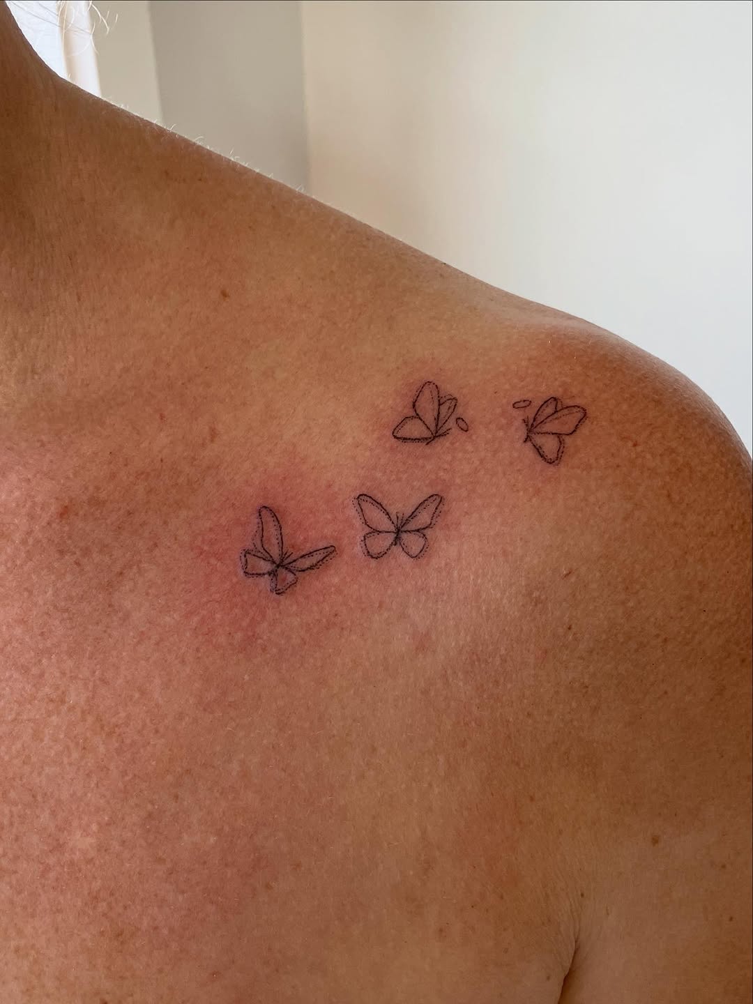 Tattoo by @titsfortatt — fine_line