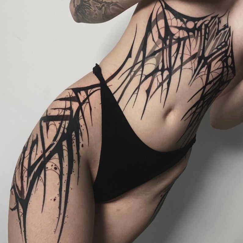 Tattoo by @vudi_tattoo — blackwork, trash_polka