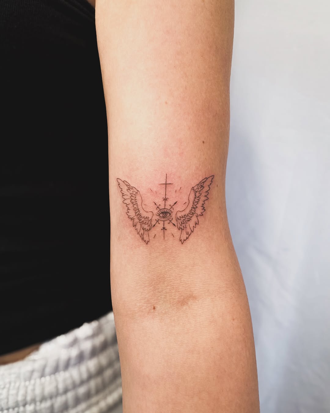 Tattoo by @chyzh.ttt — fine_line