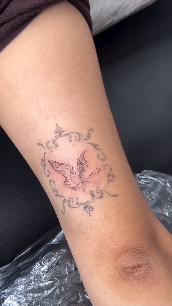 Tattoo by @taravychi — fine_line
