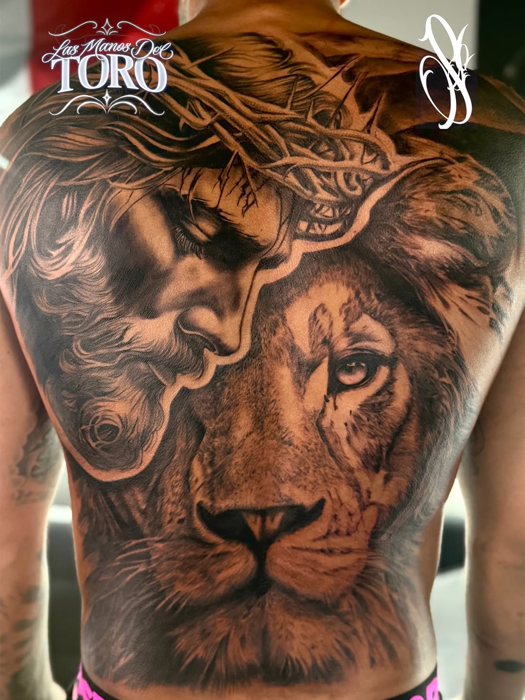 Tattoo by @lasmanosdeltoro — realism, black_and_grey