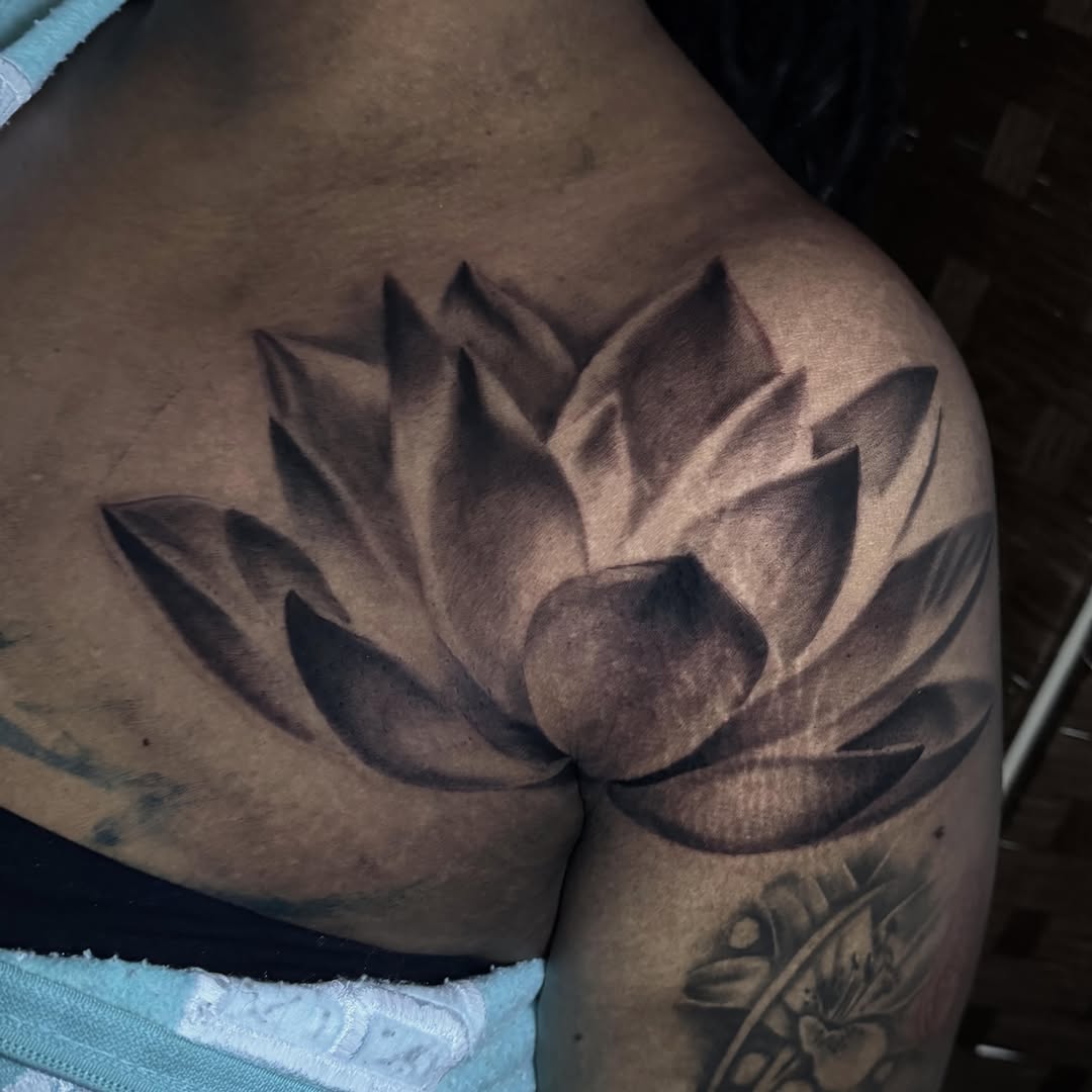 Tattoo by @toniotatts — black_and_grey, realism