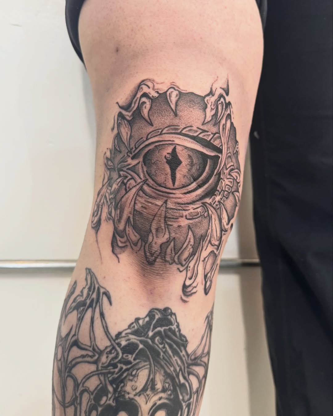 Tattoo by @beelzebubbers — black_and_grey, realism