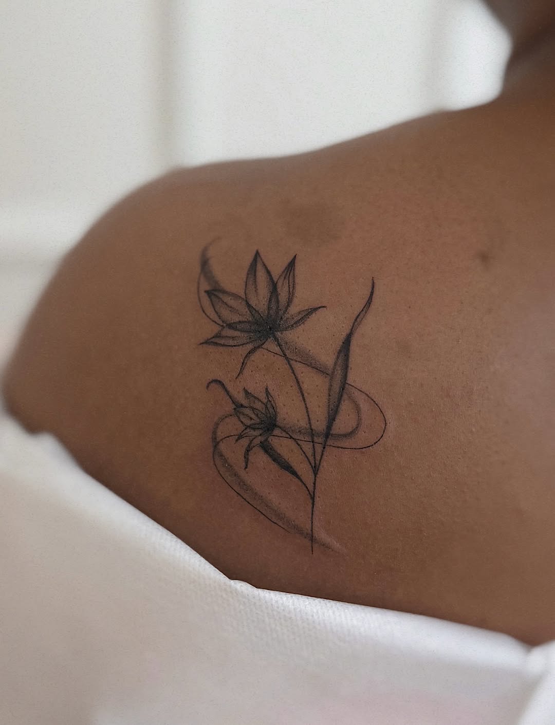 Tattoo by @olha.tattoo โ fine_line