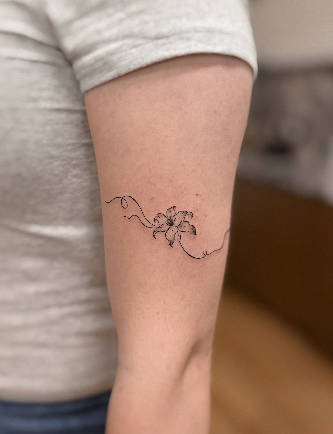 Tattoo by @olha.tattoo โ fine_line
