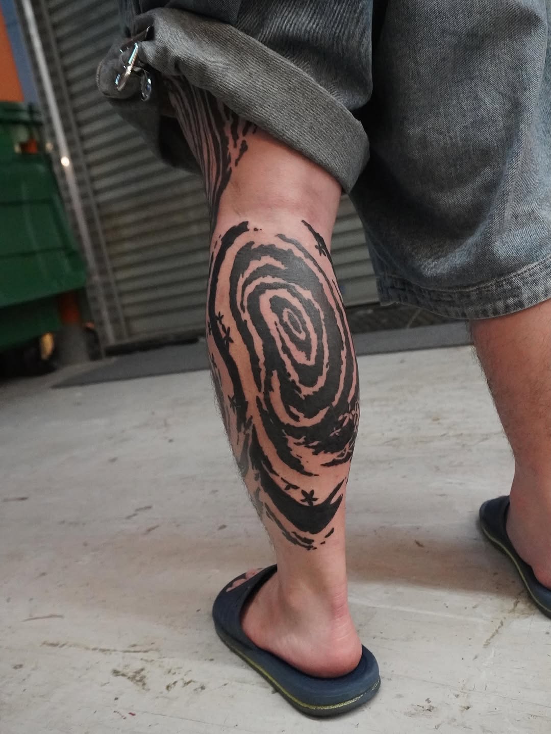 Tattoo by @mung_tattoo — blackwork