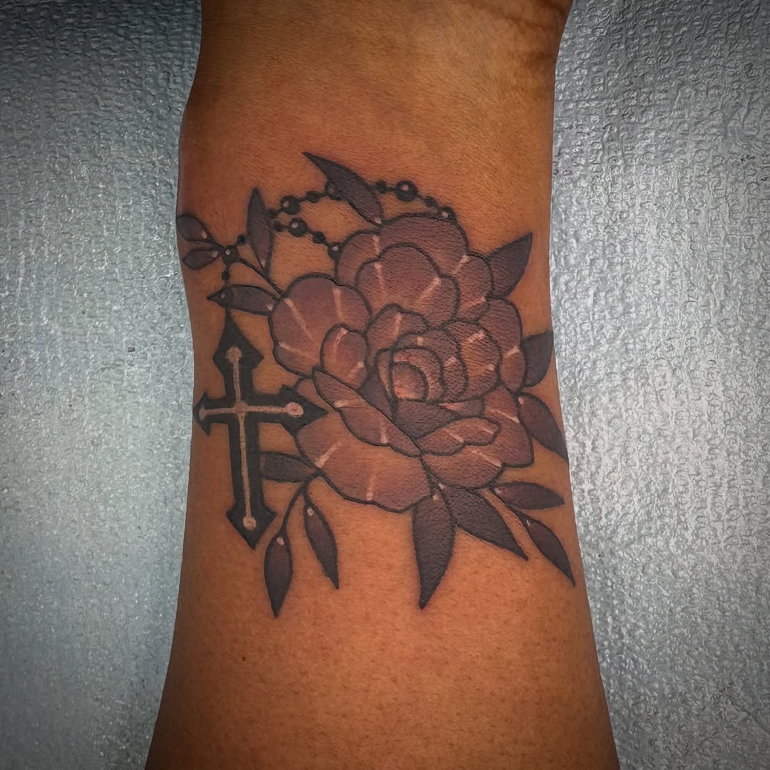 Tattoo by @tyyger.style — black_and_grey, illustrative