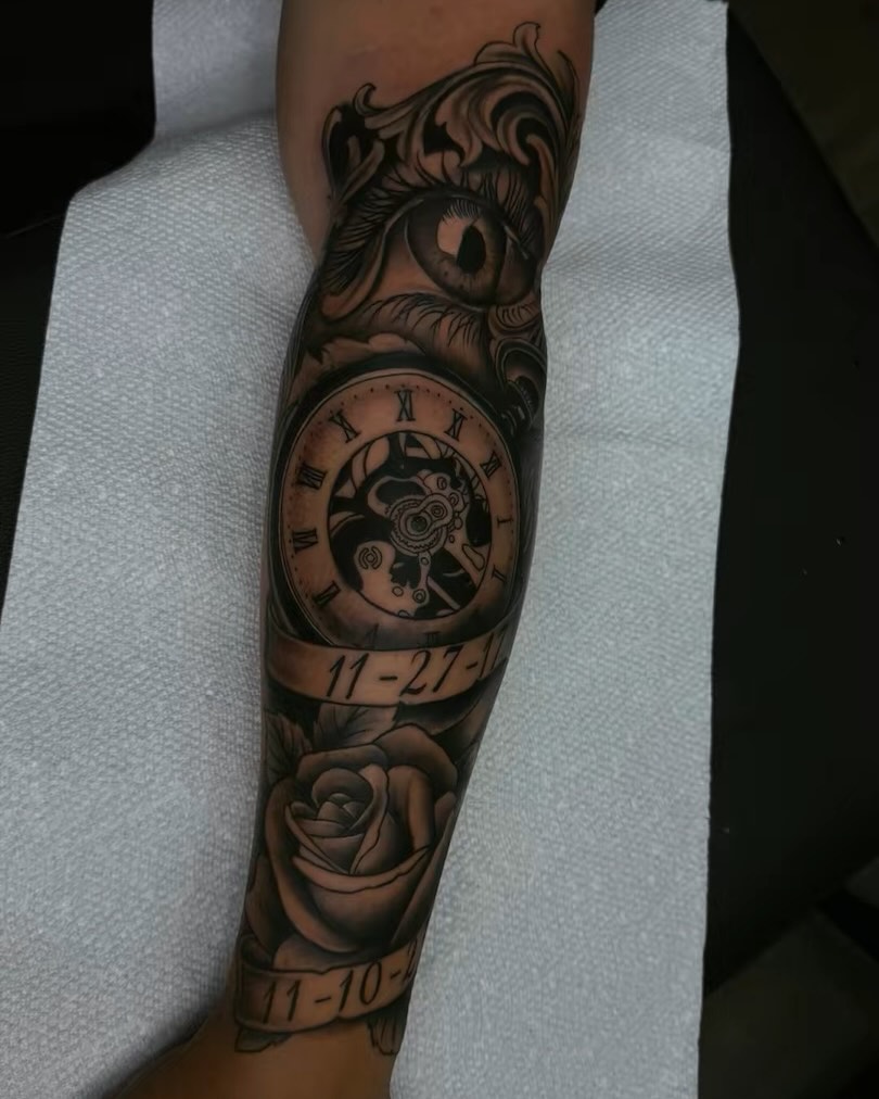 Tattoo by @el_enano_tatto — black_and_grey, realism