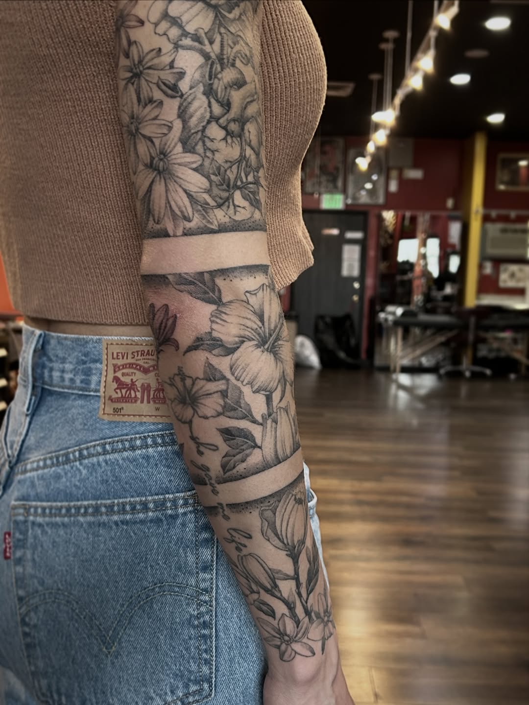 Tattoo by @takomanink — black_and_grey