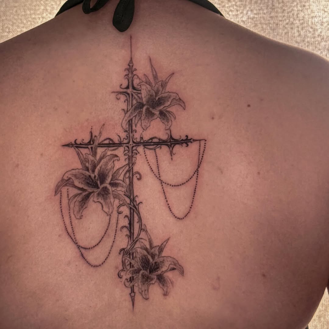 Tattoo by @raeinkz — black_and_grey, illustrative