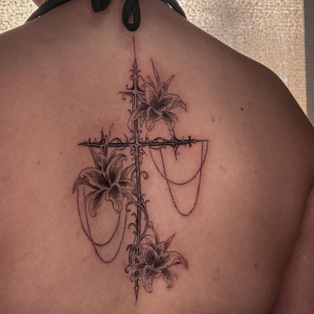 Tattoo by @raeinkz — black_and_grey, illustrative