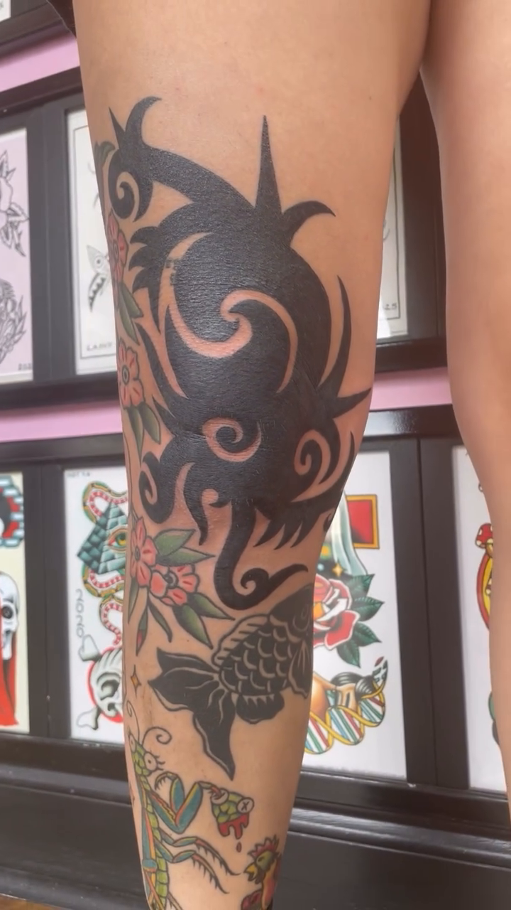Tattoo by @lainyloutattoo — blackwork, japanese_irezumi