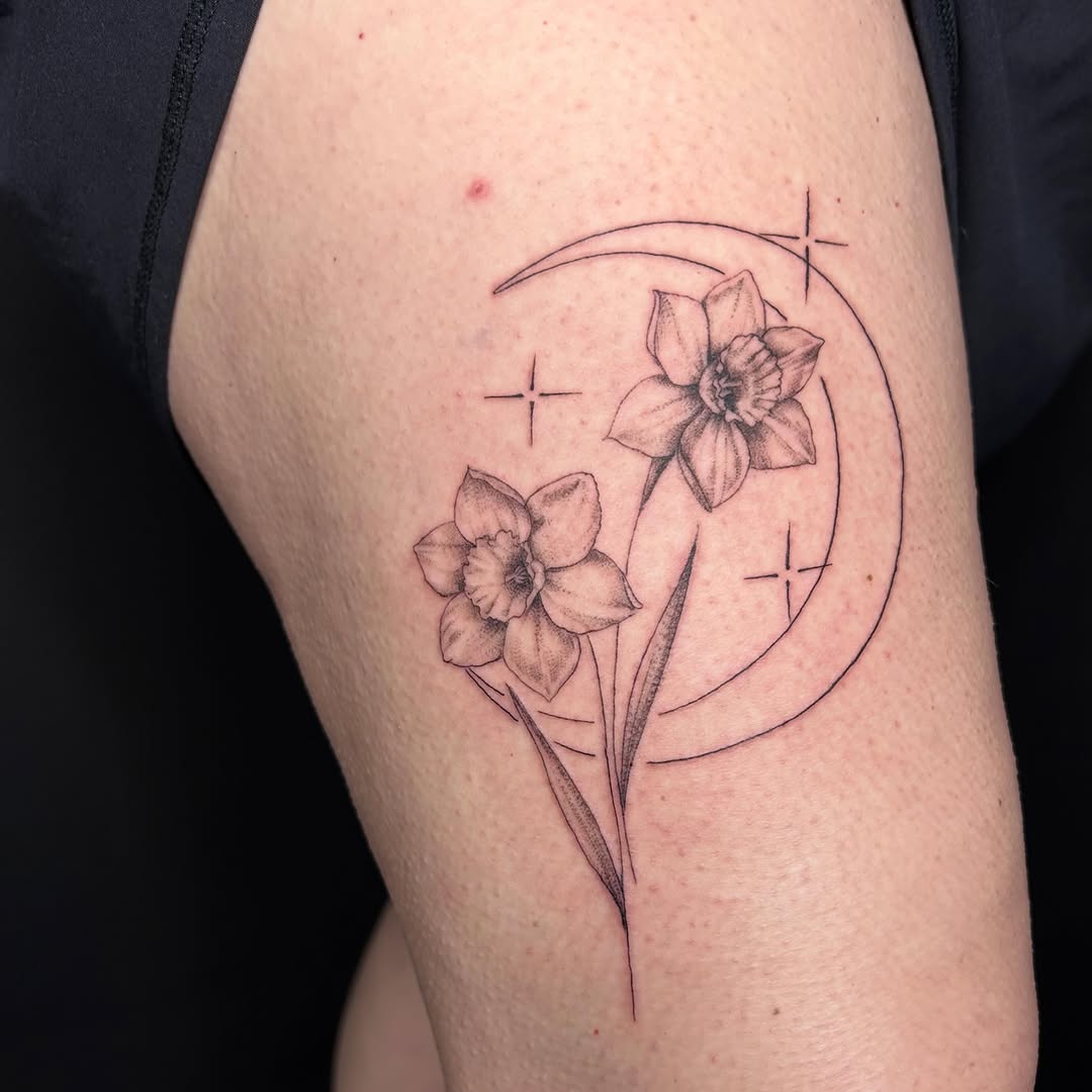 Tattoo by @theartistformerlyknownaslib โ fine_line, black_and_grey