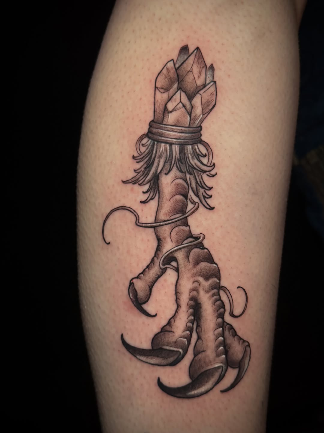Tattoo by @ashesandthorns โ black_and_grey